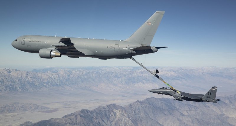 Американский самолёт заправщик Kc-46