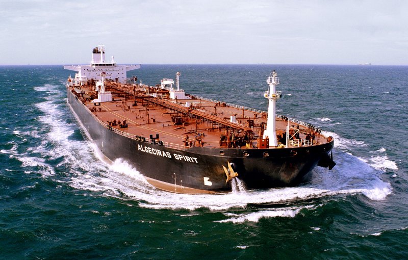 Suezmax танкер