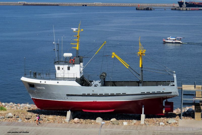 Траулер Балтика рыболовный