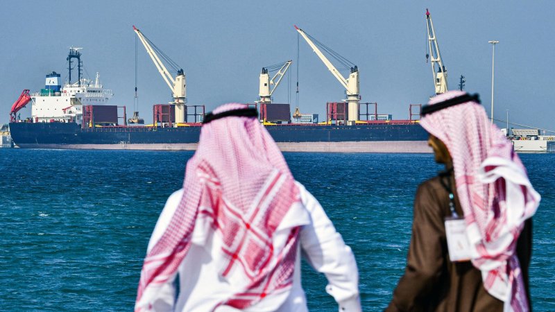 Атака дронов саудовский нефтеперерабатывающий завод