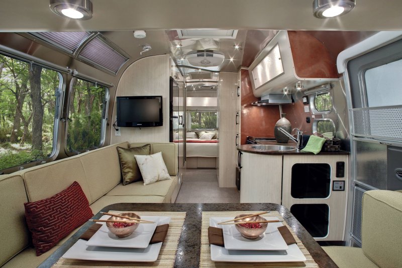 Жилой прицеп Airstream