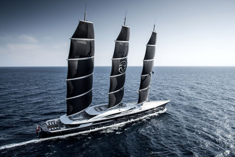 Яхта черная Жемчужина Black Pearl