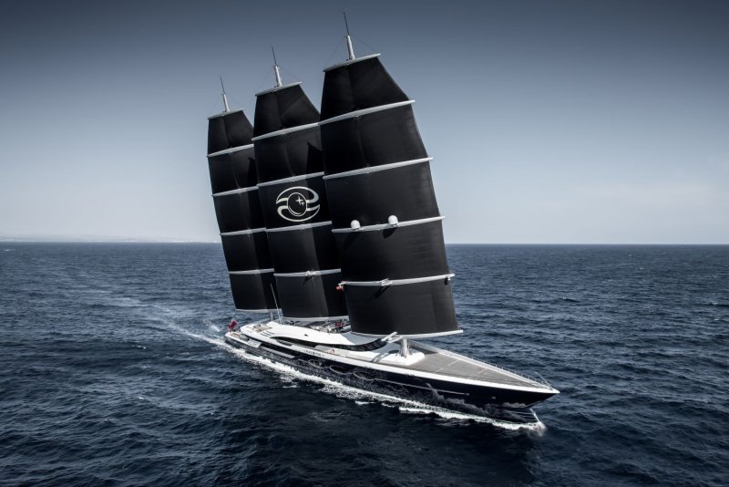 Яхта черная Жемчужина Black Pearl