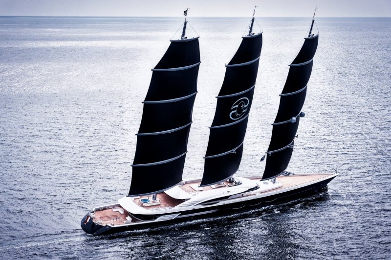 Яхта черная Жемчужина Black Pearl