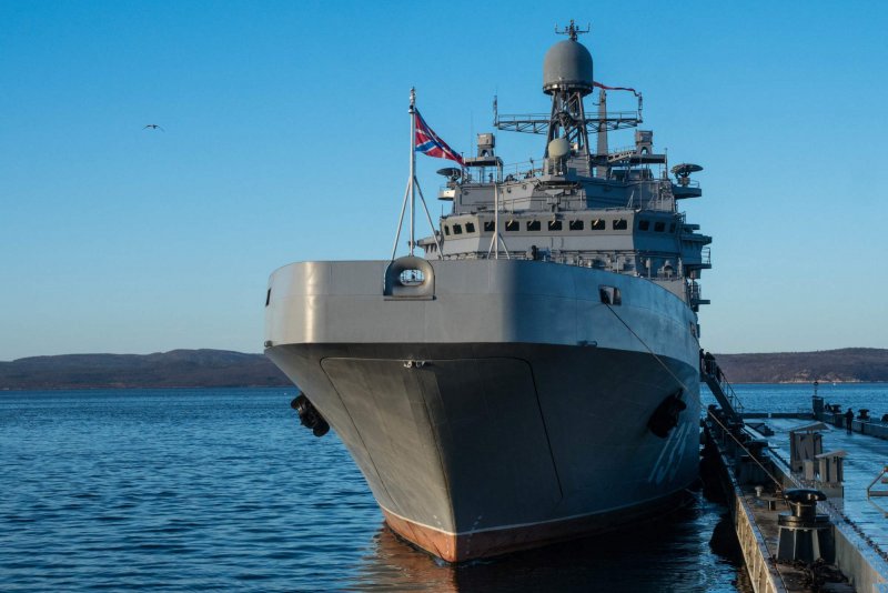 ВМФ России БДК Иван Грен