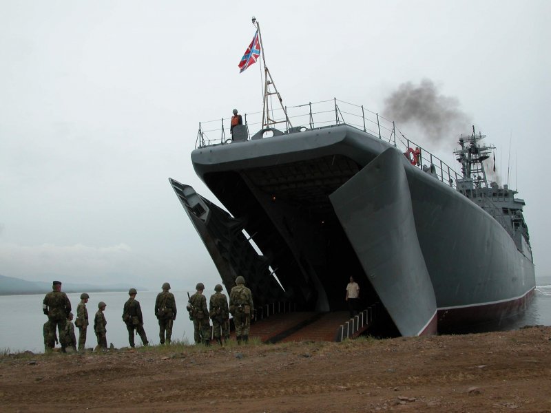 Военный корабль БДК