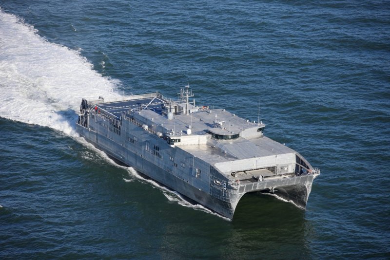 Корабль USNS Yuma