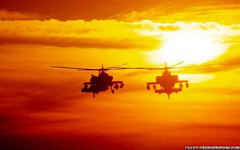 Боевые вертолеты на закате