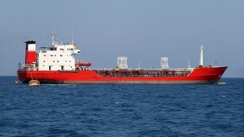 Танкер красный нефть