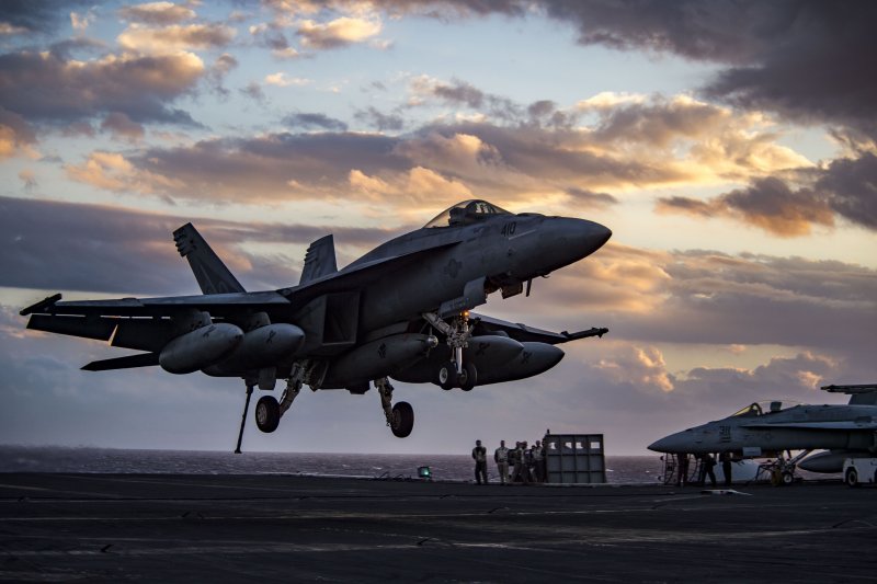 F14 взлет с авианосца