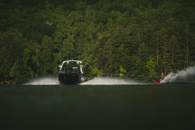 Slalom Water Ski