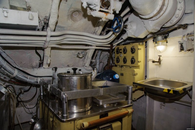 Подводная лодка ТК 208 камбуз
