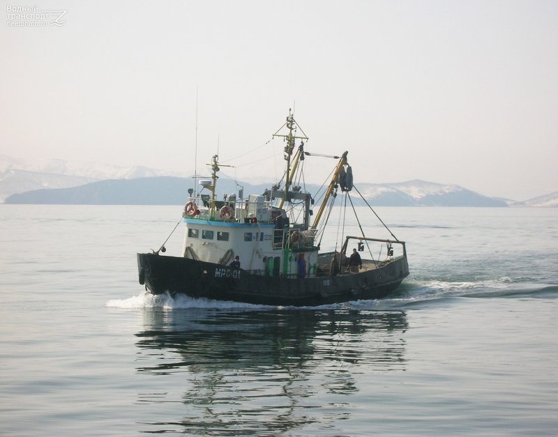 Рыболовецкие Траулеры в море