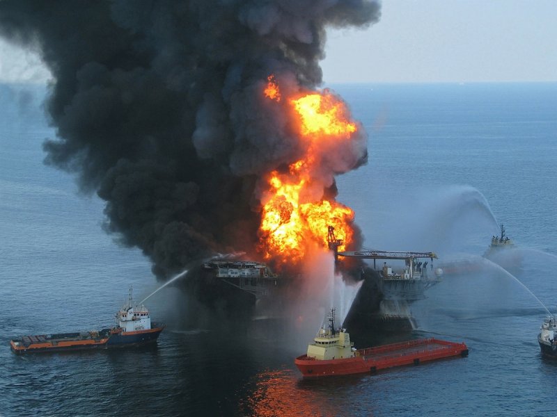 Нефтяная платформа Deepwater Horizon