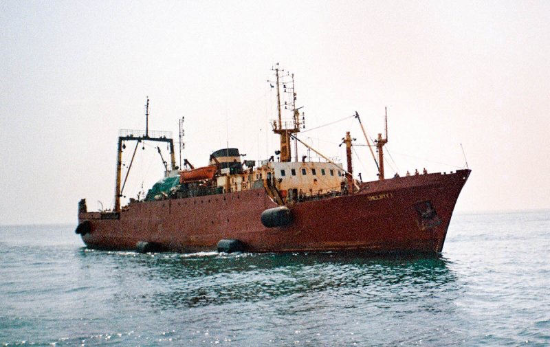 Большой морозильный рыболовный траулер