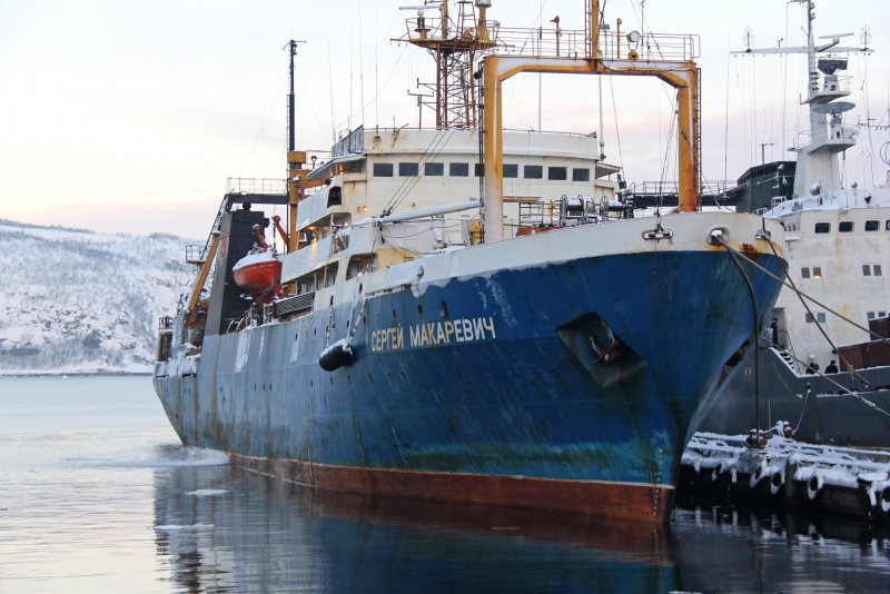 БМРТ большой морозильный рыболовный траулер
