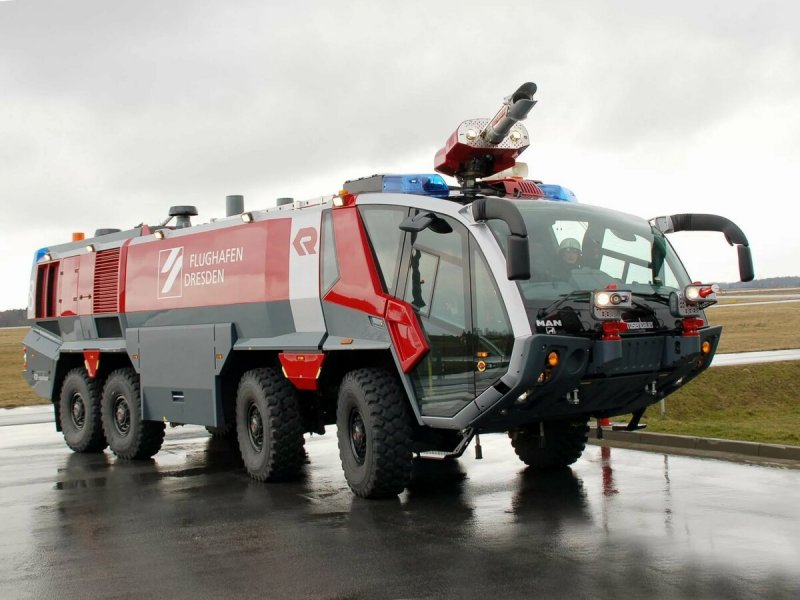 Пожарная машина аэропорта Rosenbauer Panther