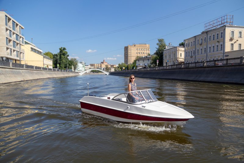 Катер прогулочный