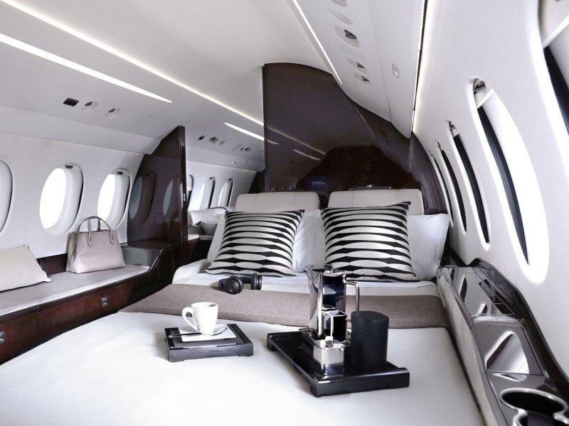 Бизнес Джет Falcon 8x