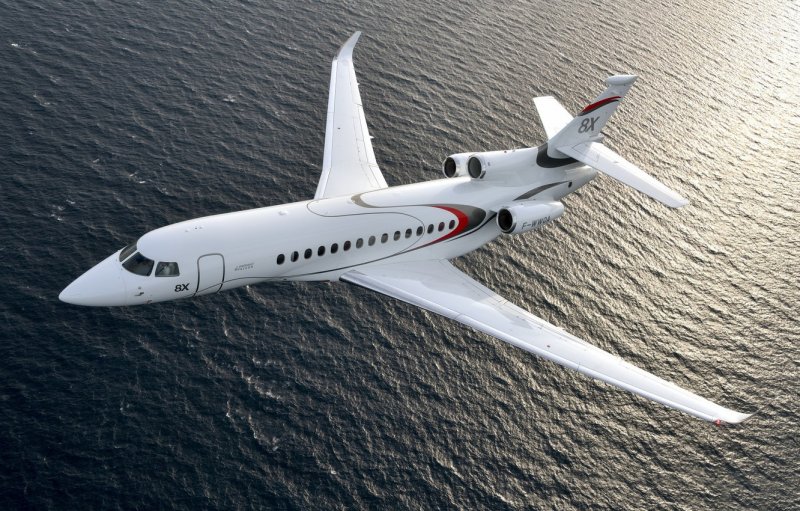 Бизнес Джет Falcon 8x