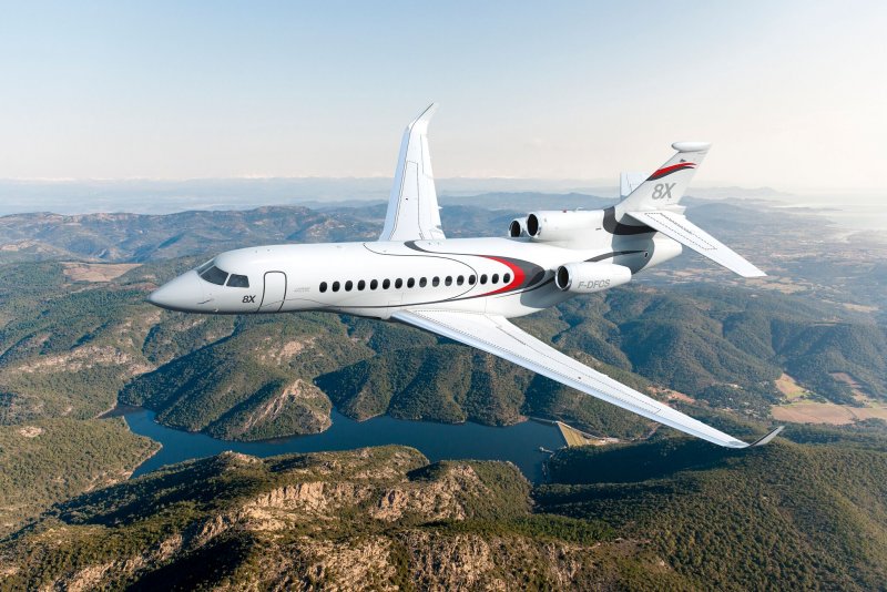 Бизнес Джет Falcon 8x
