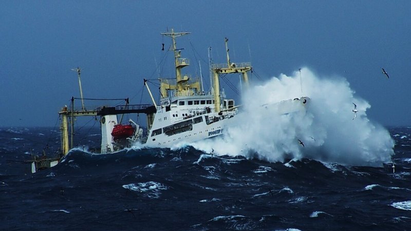 Баренцево море СЗРК траулер