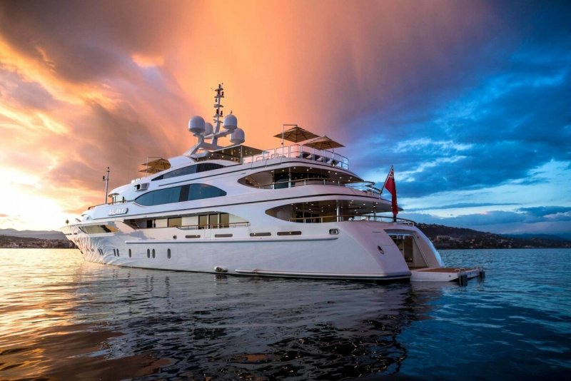 Яхта Lurssen Crescent