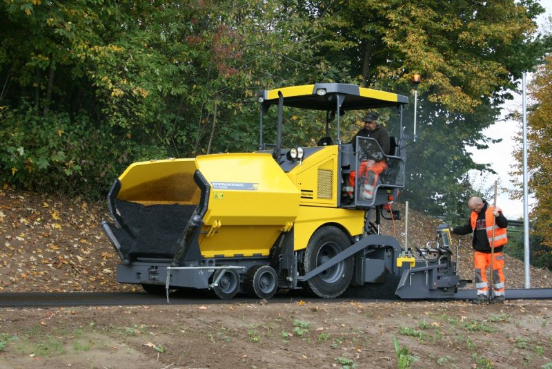Асфальтоукладчик Dynapac f2530cs