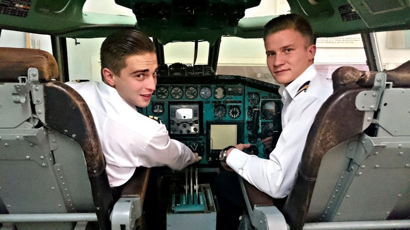 Пилот гражданской авиации Юрий Васильевич