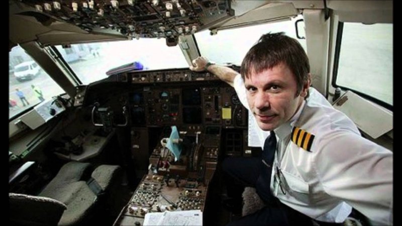 Брюс Дикинсон Айрон мейден пилот