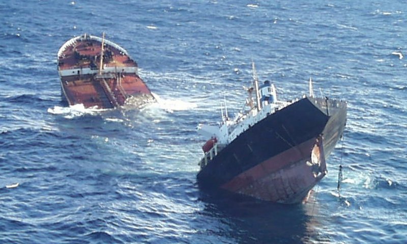 13 Ноября 2002 года нефтяной танкер Prestige