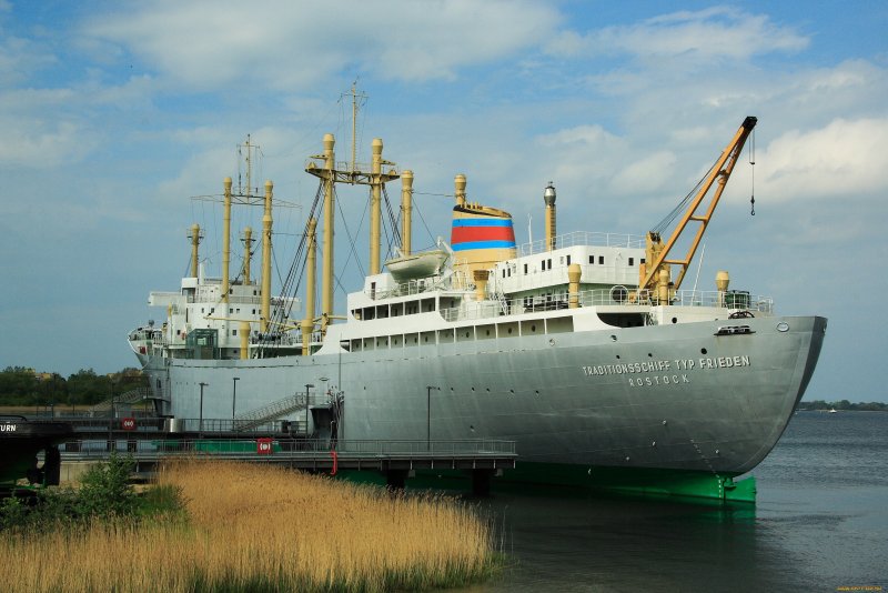 Морское судно сухогруз
