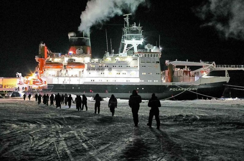 Немецкий ледокол Polarstern