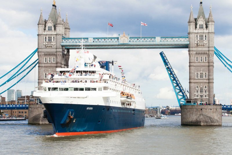 Tower Bridge судно