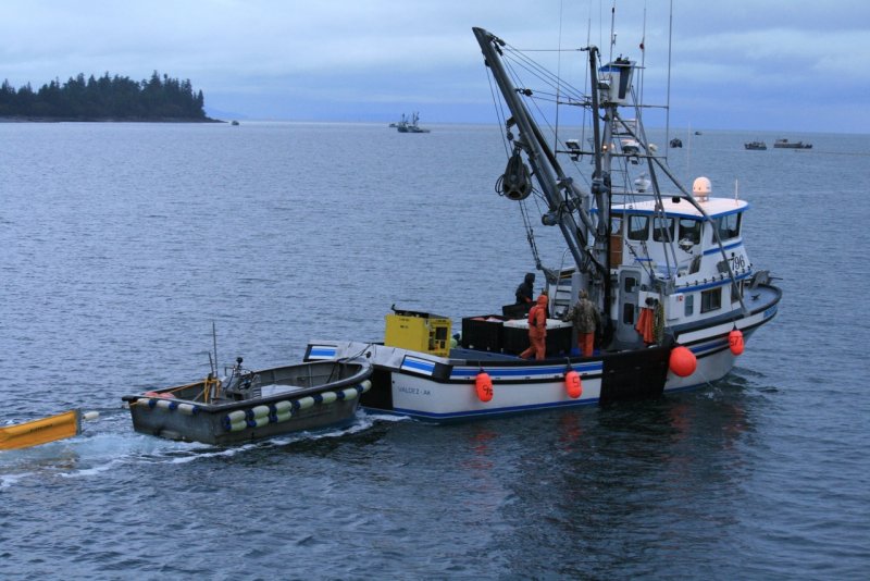 Рыболовецкое судно Охотское море