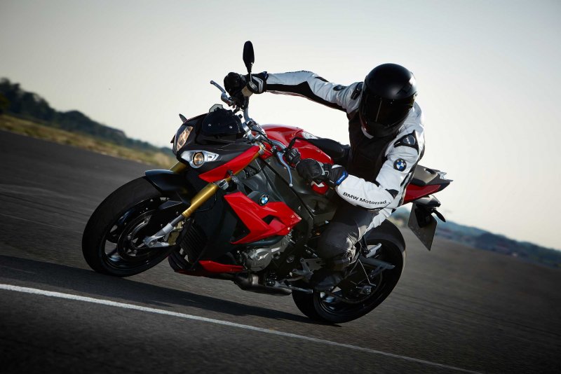 Мотоцикл БМВ s1000r