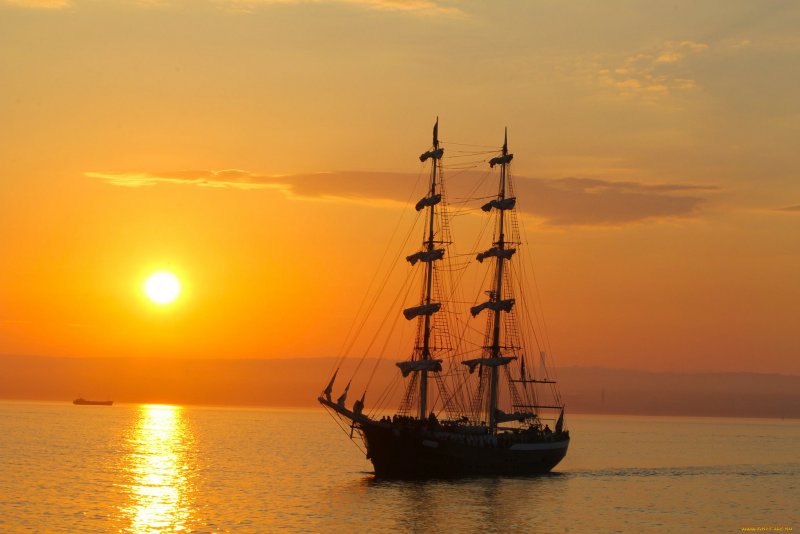 Корабль в море