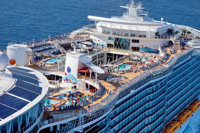 Круизный корабль "Allure of the Seas"