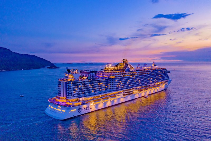 Круизный лайнер MSC