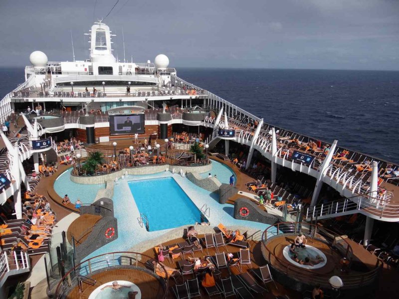 Лайнер MSC Divina внутри
