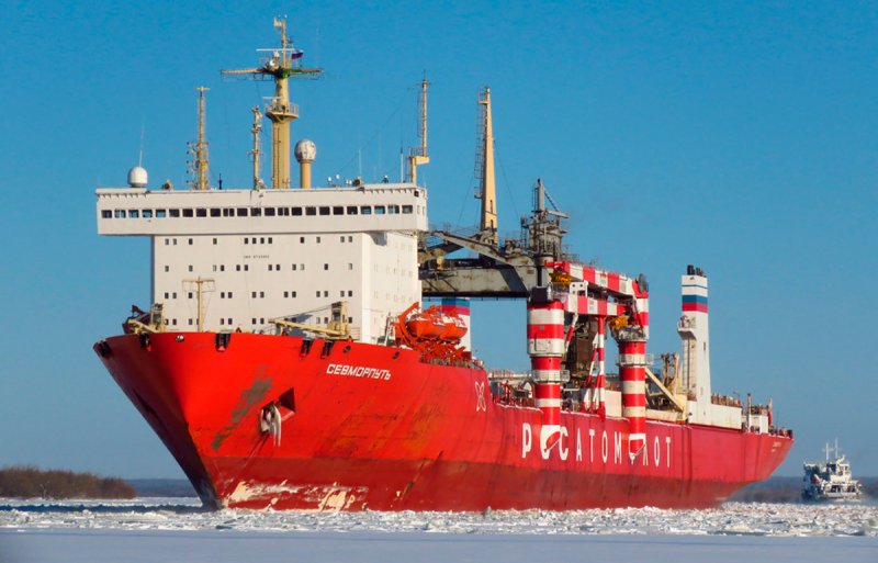 Лихтеровоз-контейнеровоз «Севморпуть»