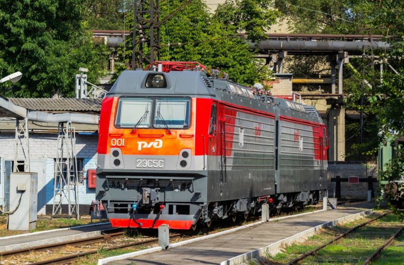 Грузовой электровоз 2эс5с