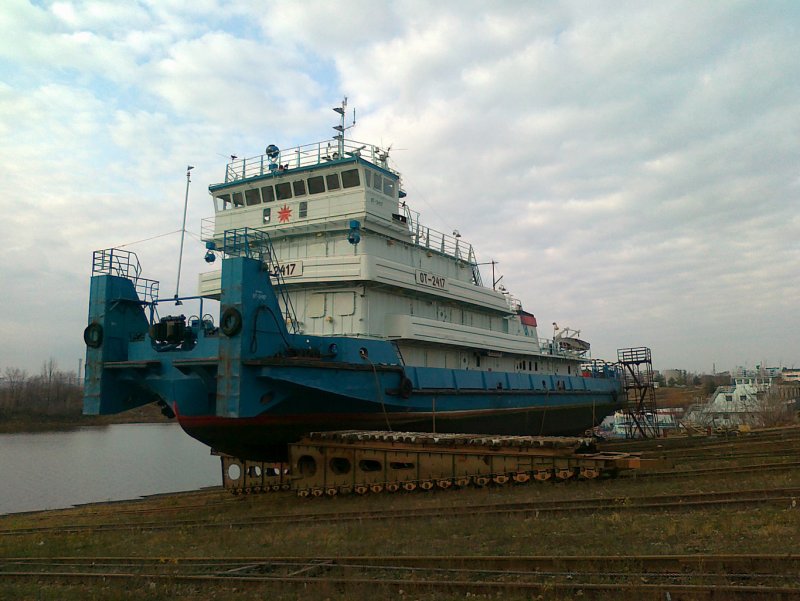 Теплоход толкач от-2400