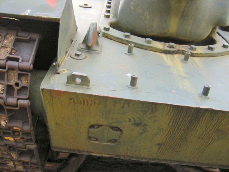 Запасные траки на Су-100