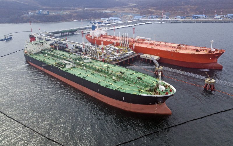 Погрузка нефти на танкер