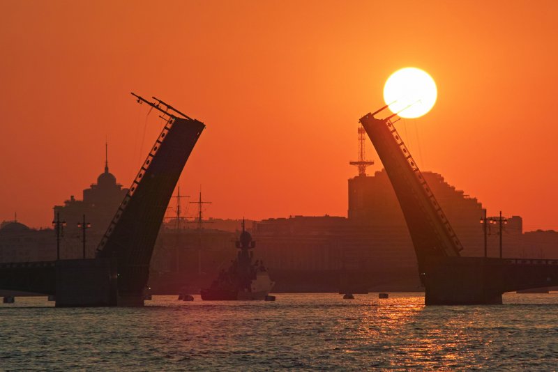 Летний Санкт Петербург с розовым закатом