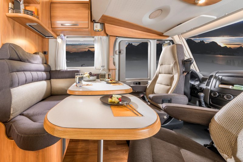Альковный автодом Hymer