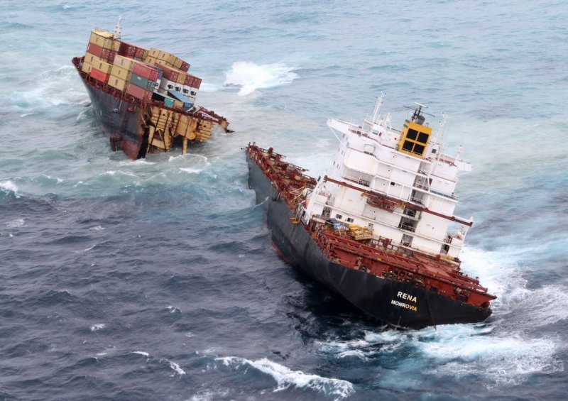 Контейнеровоз MV Rena