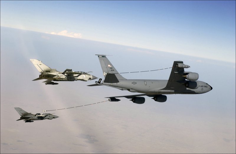 Boeing Kc-135 Stratotanker дозаправка
