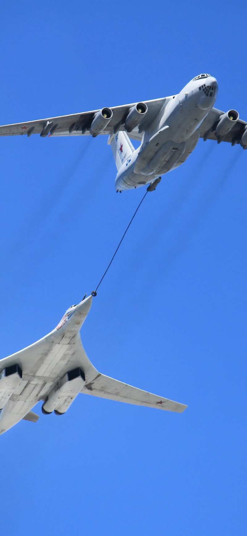 Белый лебедь бомбардировщик ту-160